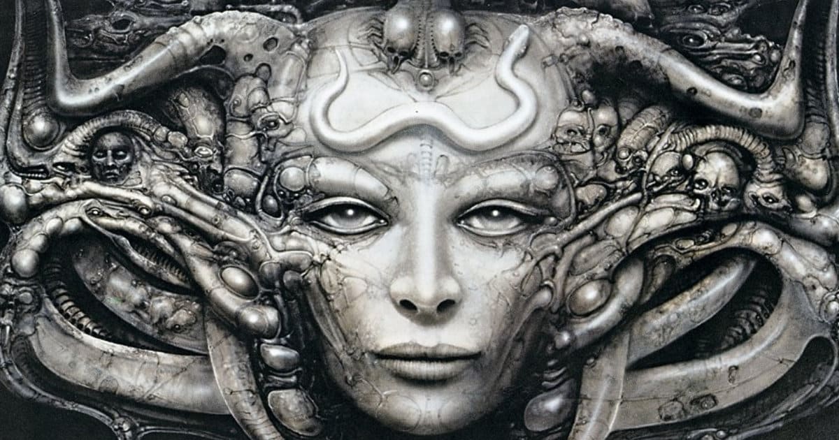 Un volto di donna, alieno e diabolico, metallico e frammisto a strani connettori e grotteschi.