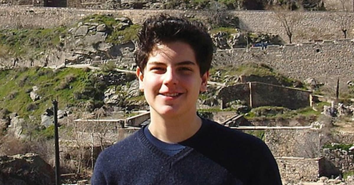 Carlo Acutis è un esempio di santità gioiosa per tutti i giovani moderni.